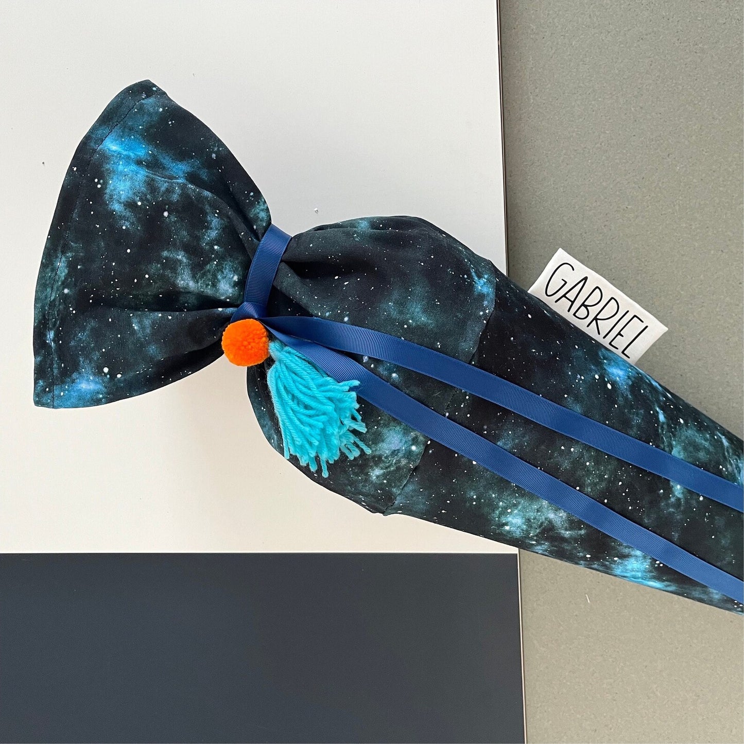 Schultüte mit Namen aus Stoff | Zuckertüte für Jungen Personalisierbar „JIPPIE GALAXY“