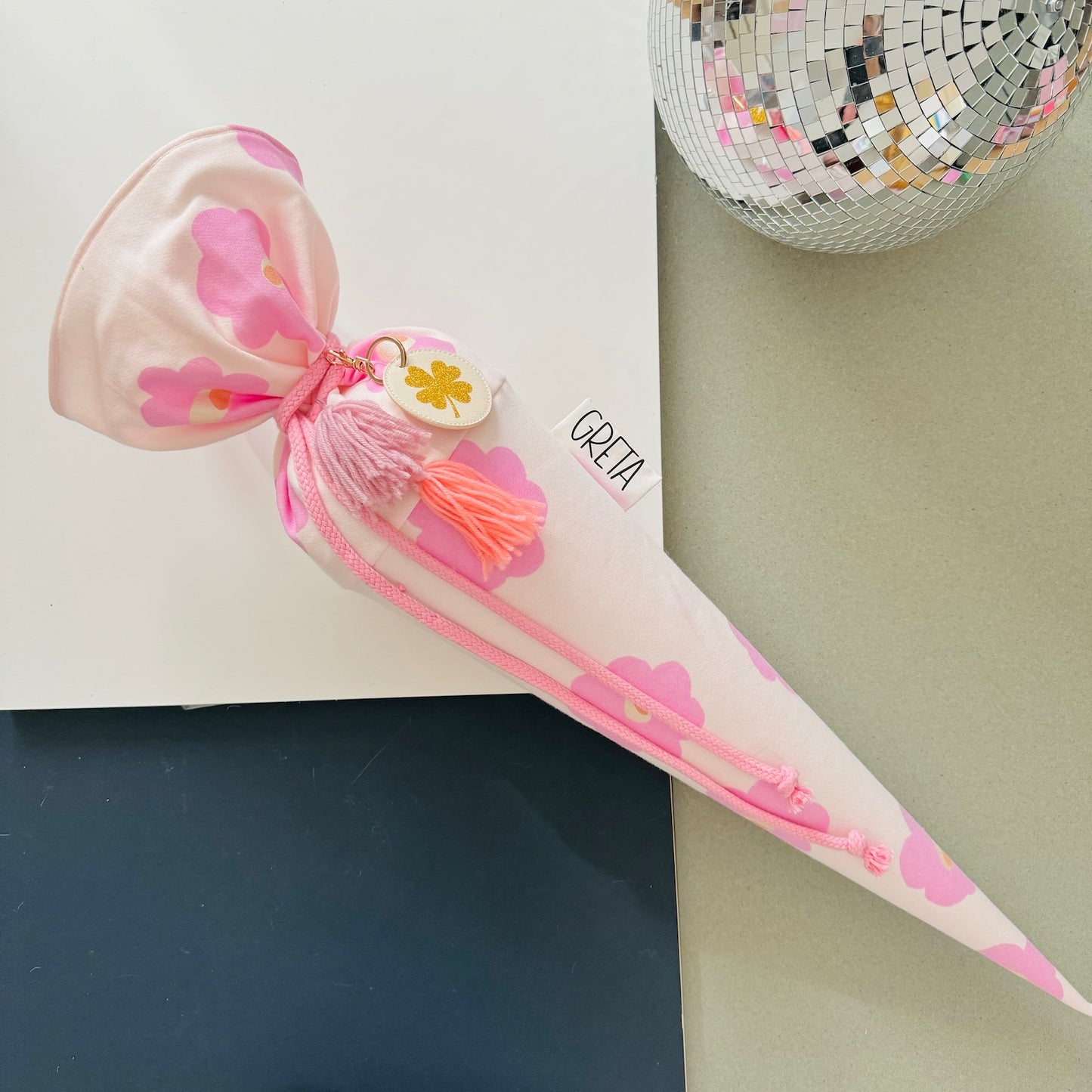 Schultüte mit Namen aus Stoff | Zuckertüte für Mädchen Personalisierbar -JIPPIE FLOWER-
