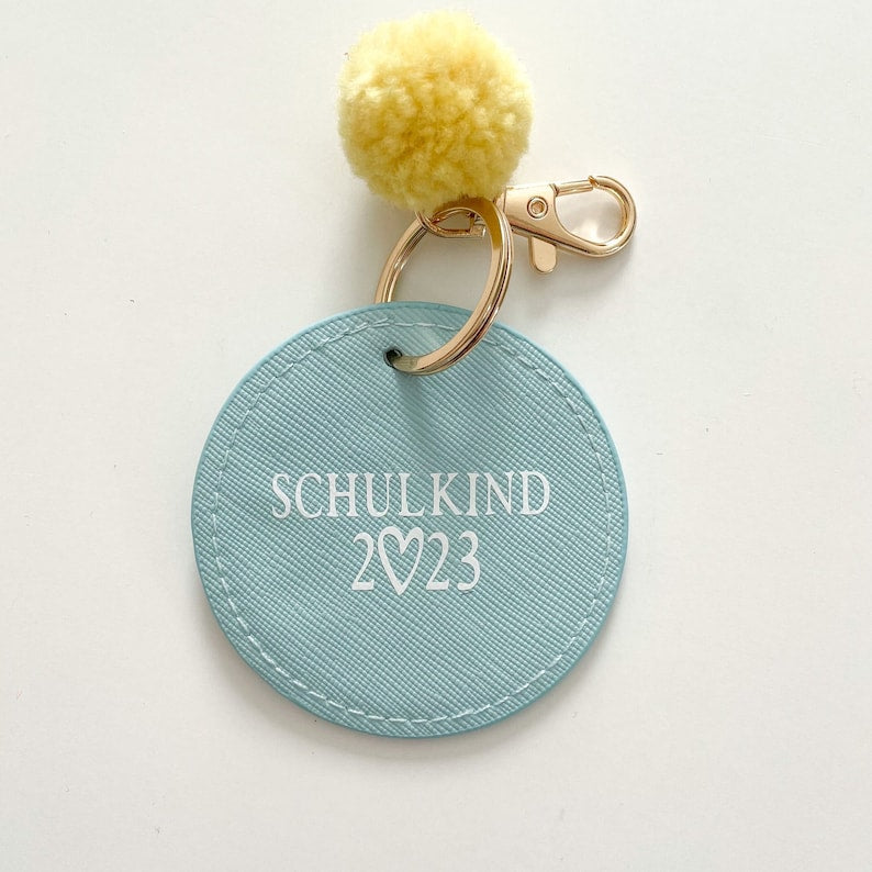Personalisierter Anhänger mit Buchstabe und Name | Hangies personalisiert | Kletties für Schulranzen | Schulkind 2024 | -JIPPIE SCHULKIND-
