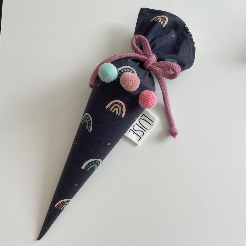 Geschwistertüte Kindergartentüte Vorschultüte mit Namen aus Stoff | Zuckertüte für Mädchen Personalisierbar „JIPPIE Rainbow“