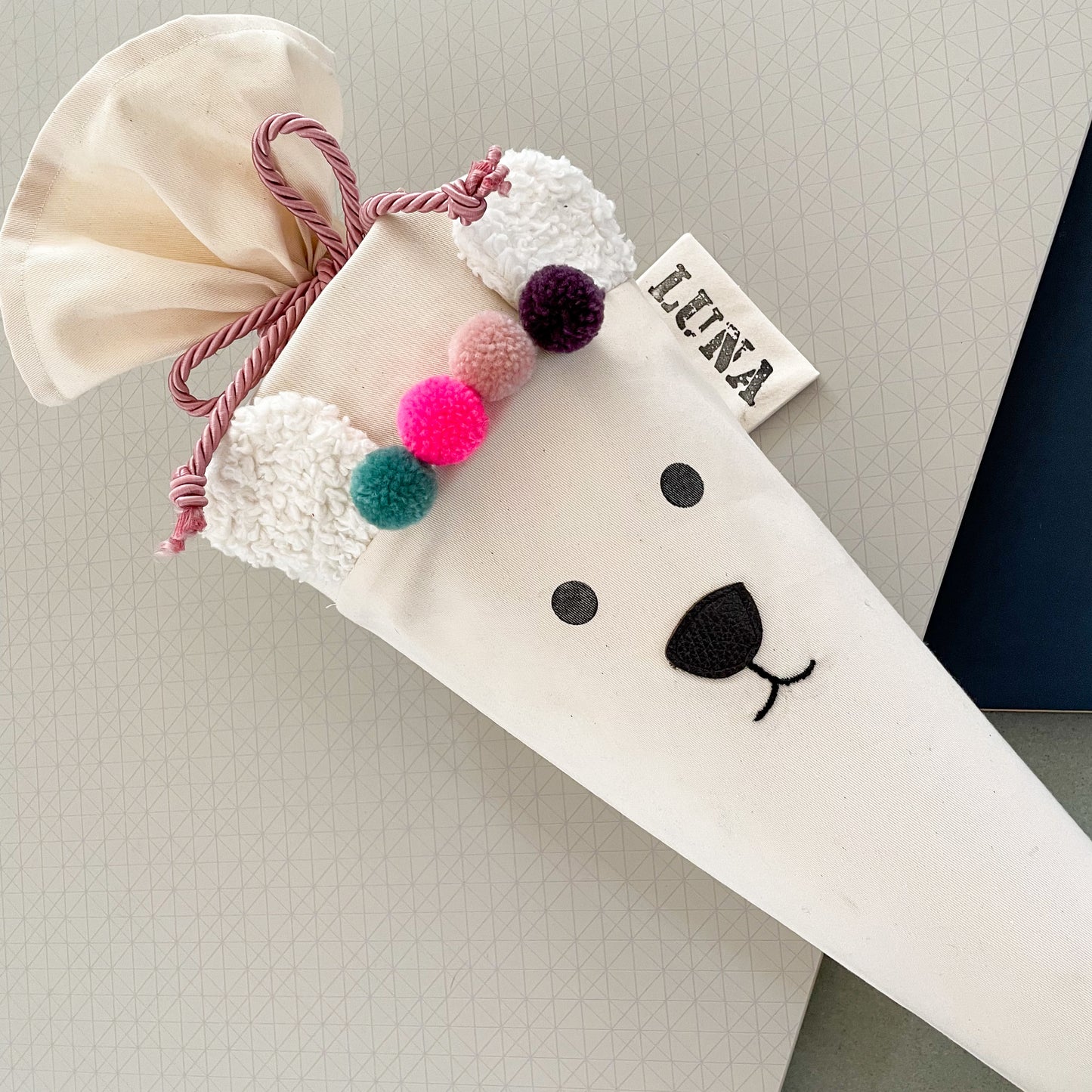 Schultüte mit Namen aus Stoff | Zuckertüte für Mädchen Personalisierbar „LITTLE ICE BEAR" Bär