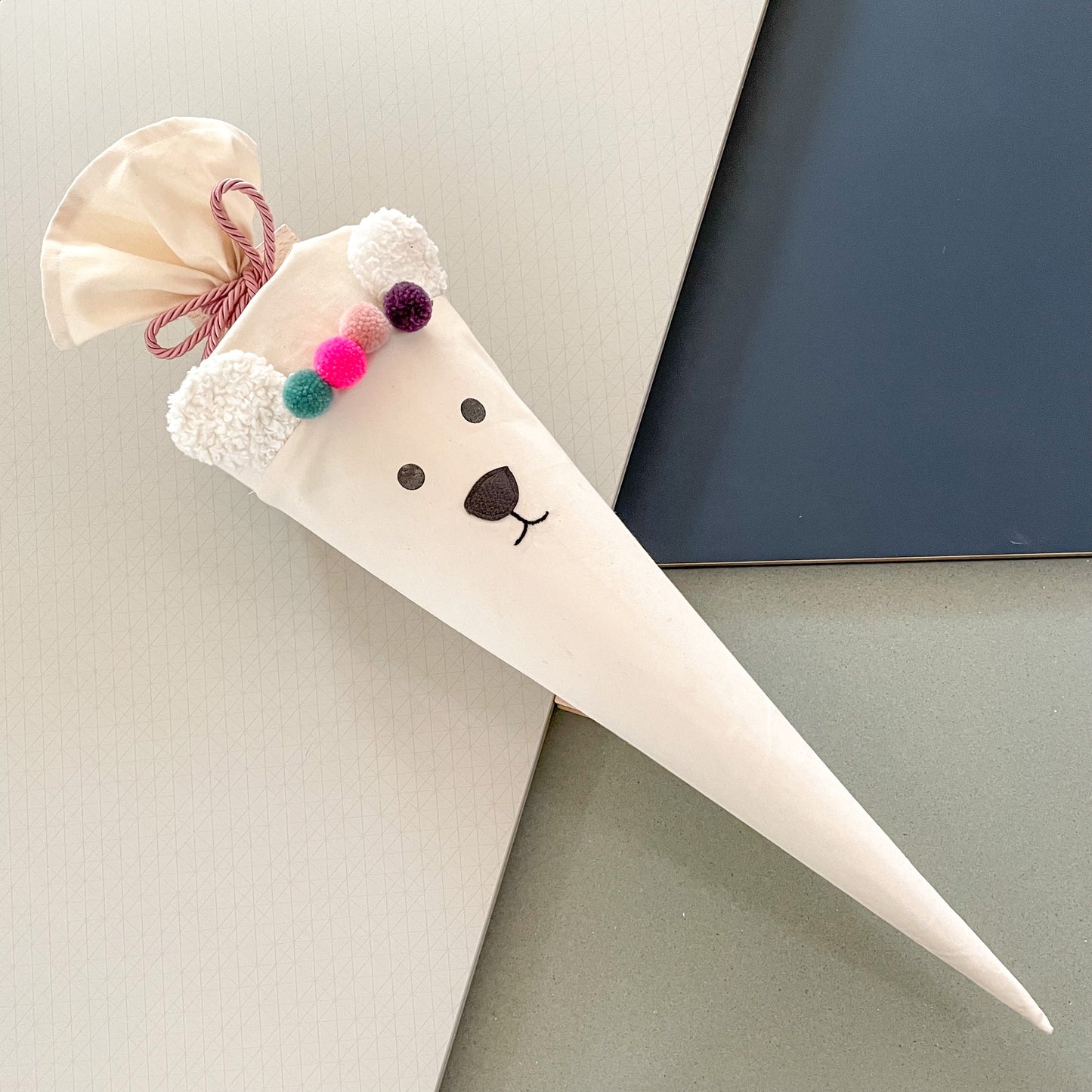 Schultüte mit Namen aus Stoff | Zuckertüte für Mädchen Personalisierbar „LITTLE ICE BEAR" Bär