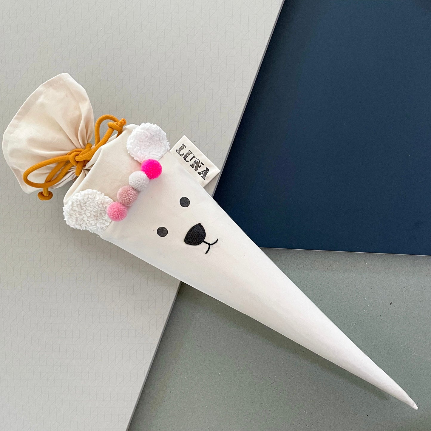 Schultüte mit Namen aus Stoff | Zuckertüte für Mädchen Personalisierbar „LITTLE ICE BEAR LUNA" Bär