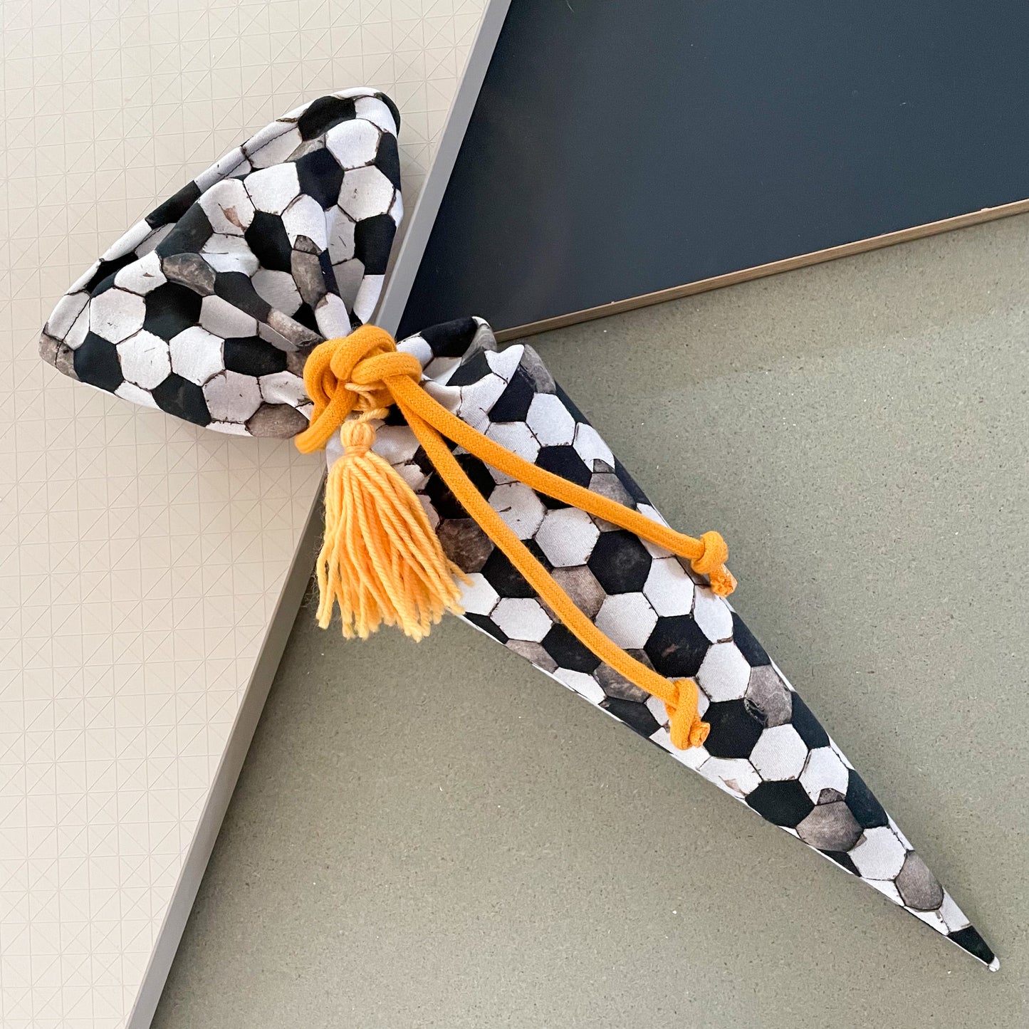 Geschwistertüte Kindergartentüte Vorschultüte mit Namen aus Stoff | Zuckertüte für Jungen Personalisierbar „LITTLE SOCCER" Fußball